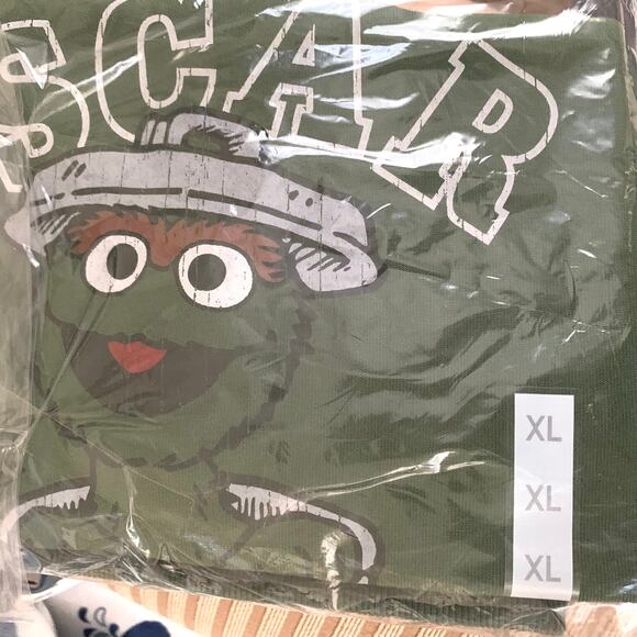 GU (Uniqlo) Sesame Street Oscar the Grouch Half Sleeve Sweat Look T-shirt Green - Picture 13 of 13